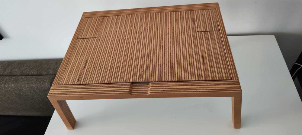 Măsuță cu oglindă