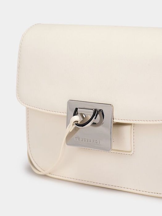 Trussardi малка чанта през рамо!