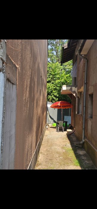 Închiriere camere la curte