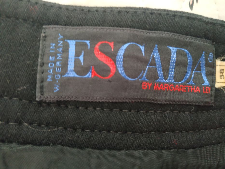 Fusta asimetrica ESCADA 38, lana