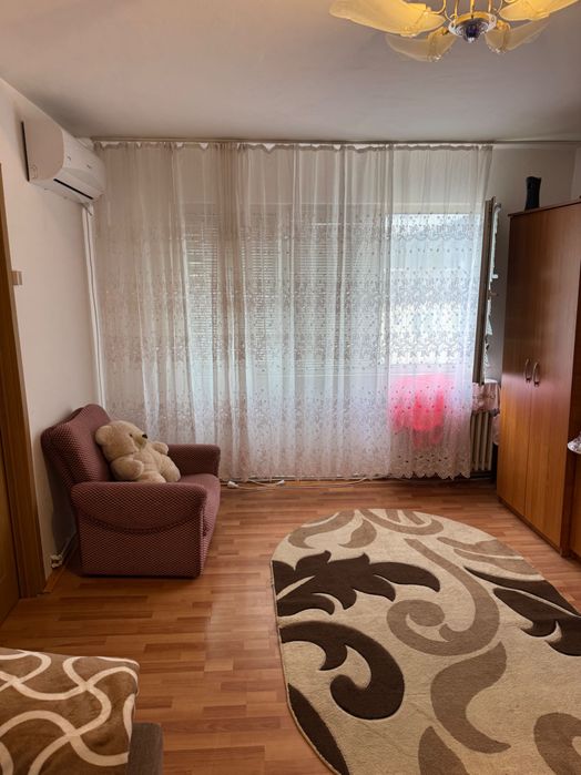 Vând apartament in Resita