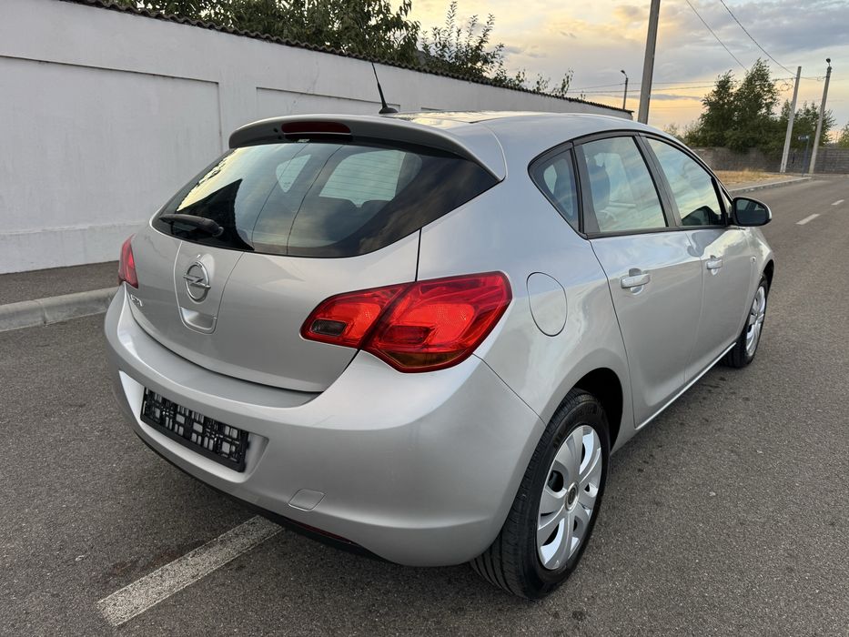 Opel Astra J  1.4 Benzina * 2011 * Euro 5 / 144.000 Km