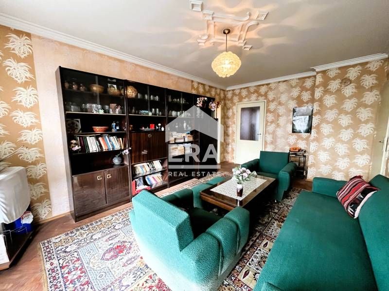 Тристаен апартамент в кв. Младост 2