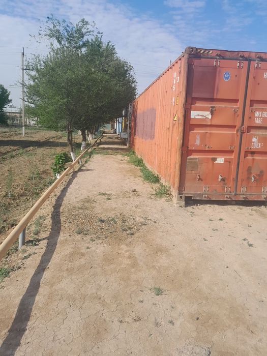 Контейнер с внутренним ремонтом из дерева