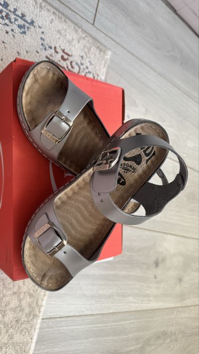 Сандалии женские