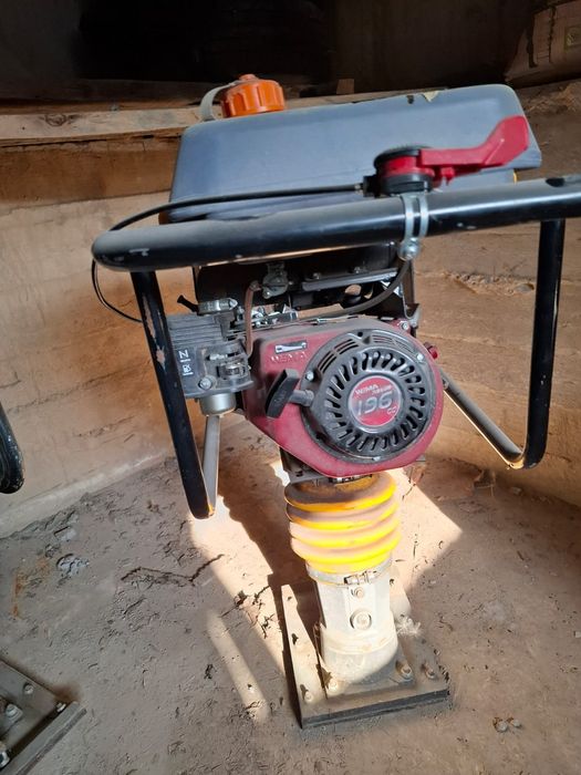 Строительный кенгуру почти новые