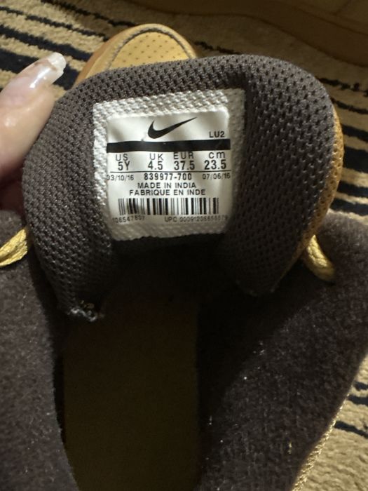 Nike Court Borough MID 37,5