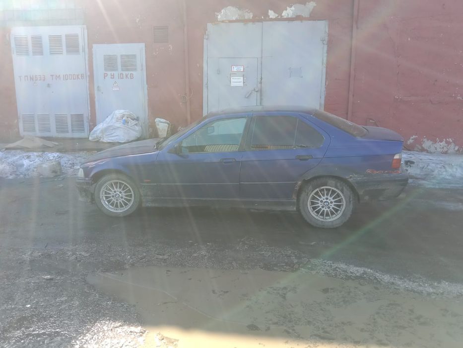 Машина BMW 3 Series E36 (б/у).