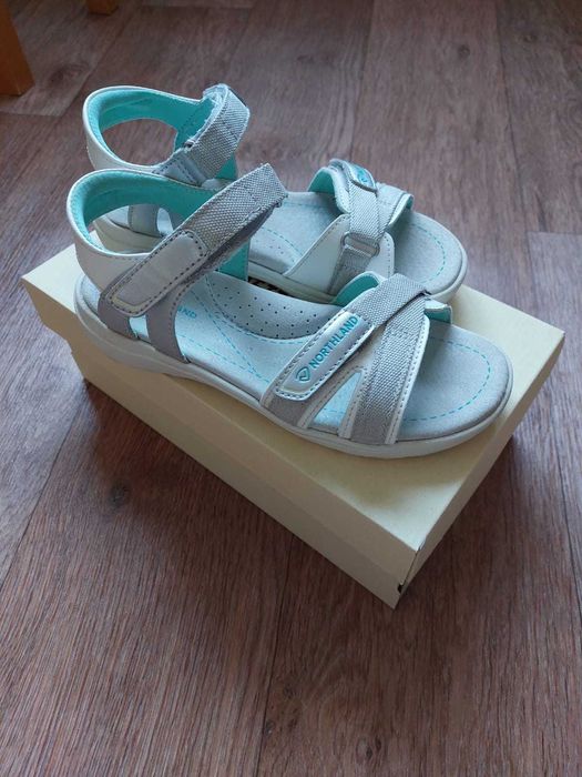 Продам сандали на девочку