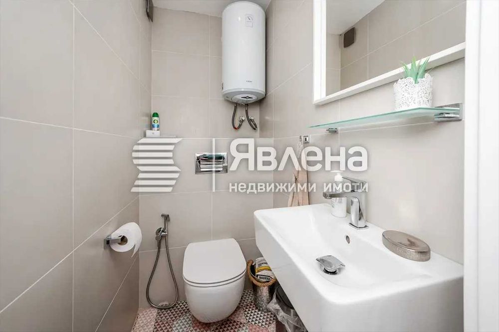 Дава се под наем Тристаен апартамент в София, Център - 100 кв.м за 977.16 € - Снимка #3