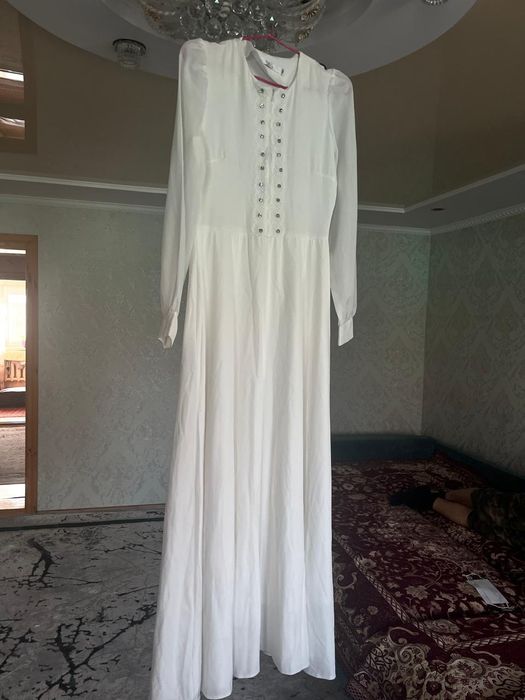 Продам белое платье