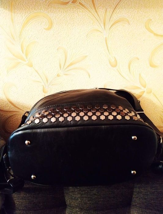 Сумка женская черного цвета. См. все фото