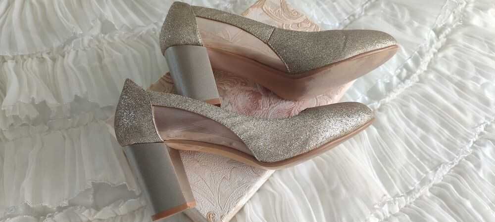 Туфли золотистые