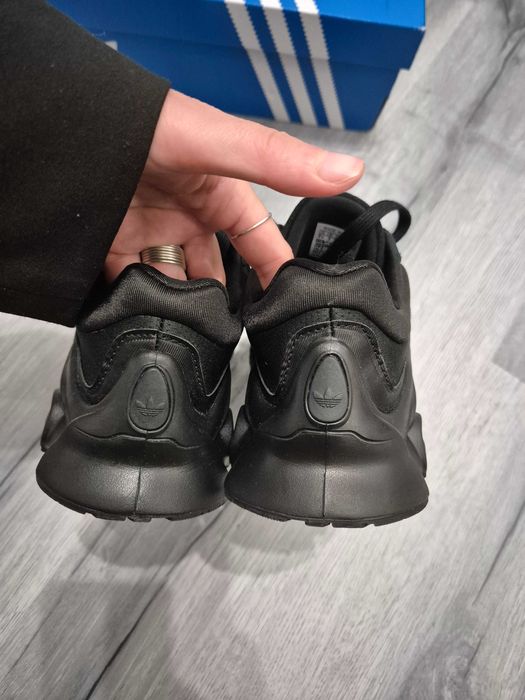 Adidași dama Adidas nou nr 35,5 recomand pt 36