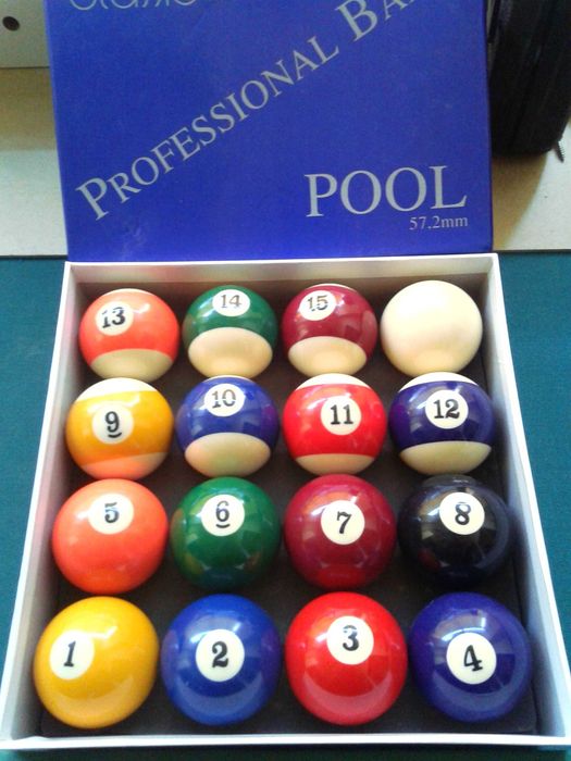 set bile de biliard pentru mese de club, tacuri / postav mese biliard