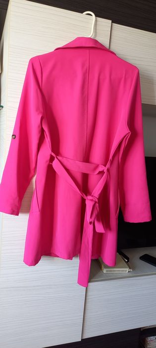 Vând  trenci mărimea M