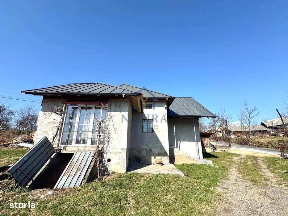 Casa de caramida de vanzare Surdesti cu teren intravilan 5000mp