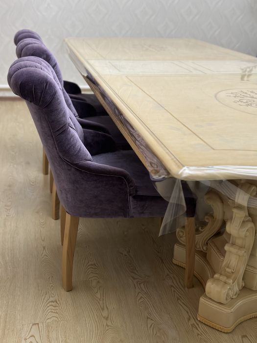 Гостинный стол со стулями