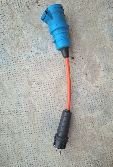 Conector electric rulota