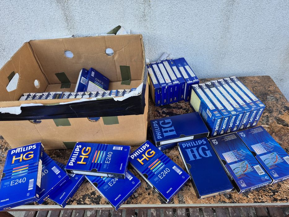 Vând 45 casete video VHS originale,Philips colecție filme 240 minute