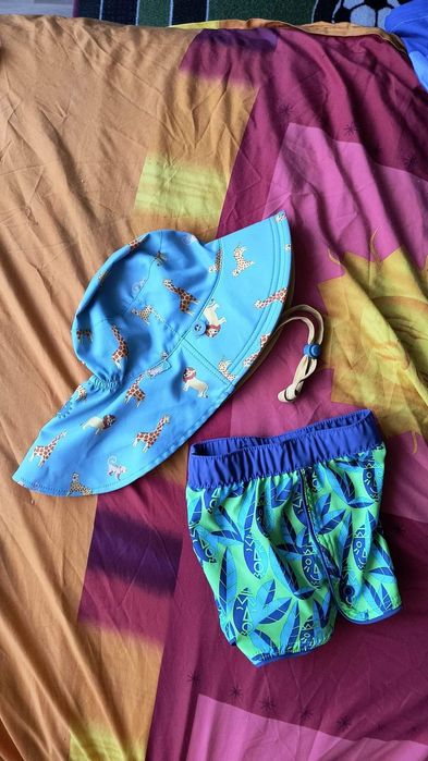 Бански и шапка от Декатлон за момче около 12 месеца , пончо кърпа