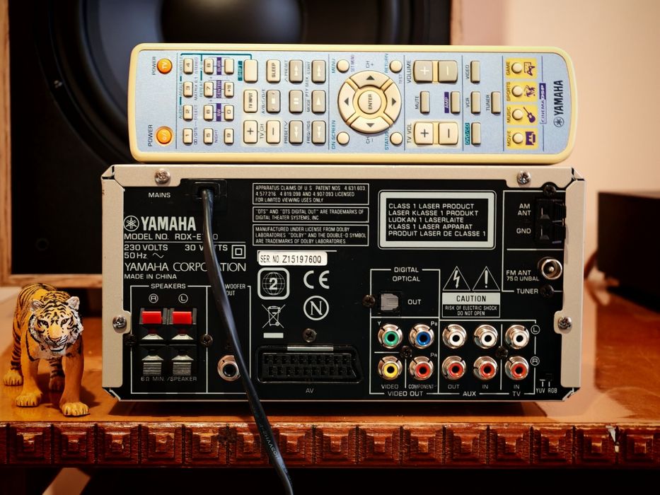 Yamaha RDX-E700. Amplificator/DVD/CD/MP3/tuner RDS  Pianocraft Series. Bijuterie audio. Preț fix !