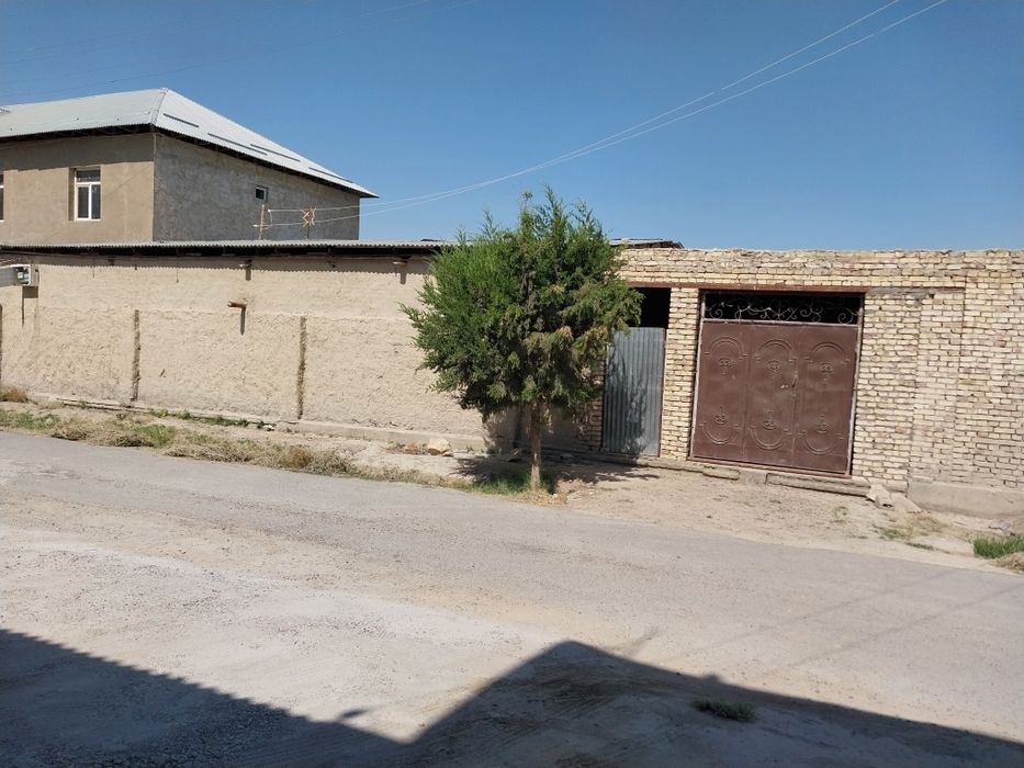 Uchastka sotiladi hamma sharoiti bor narxi 30$ yana keliwamiz joyi zor