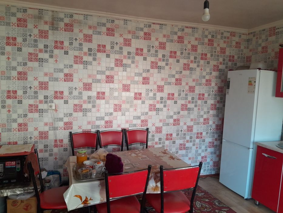 Hovli joyli uy sotiladi