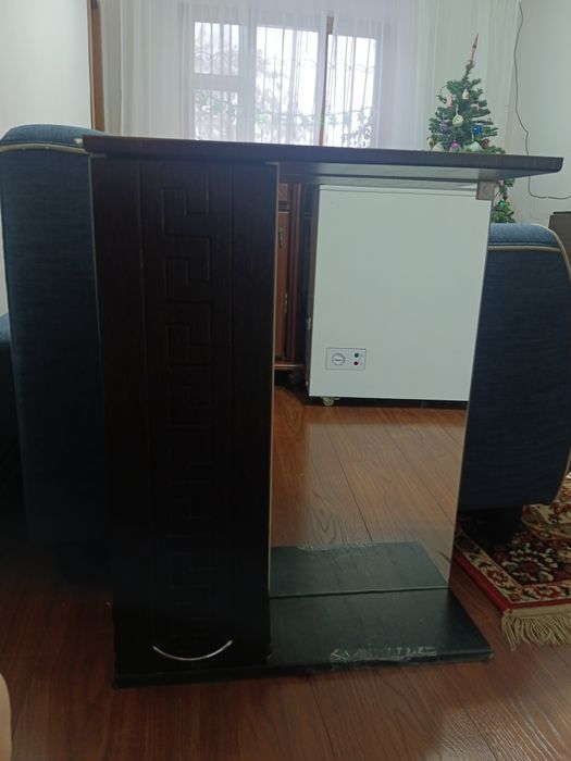 Продам зеркало с маленьким шкафом