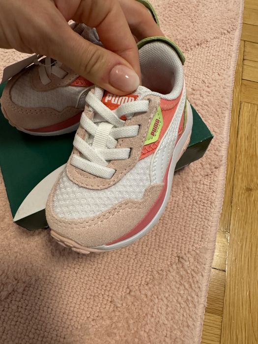 Нови бебешки маратонки Puma за момиче