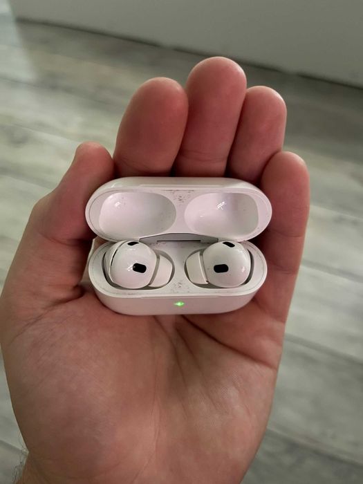 Продам оригинальные наушники airpods pro