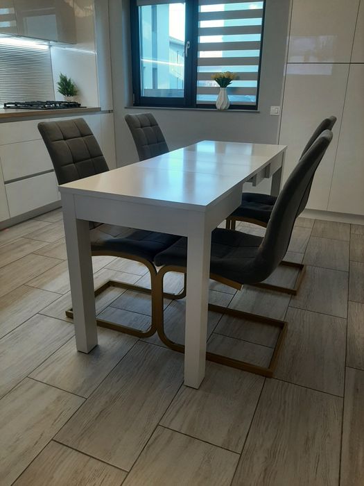 Masa extensibila cu 4 scaune