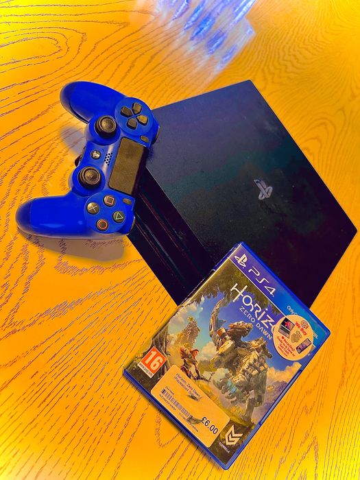 Play station 4 pro 1 TB