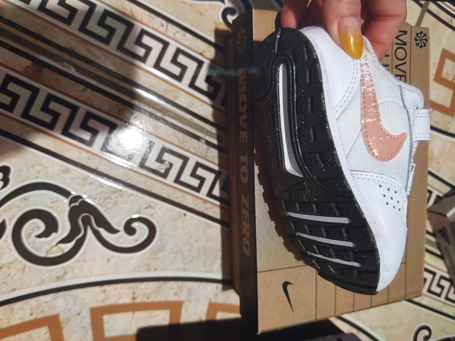 Adidasi nike  fetita