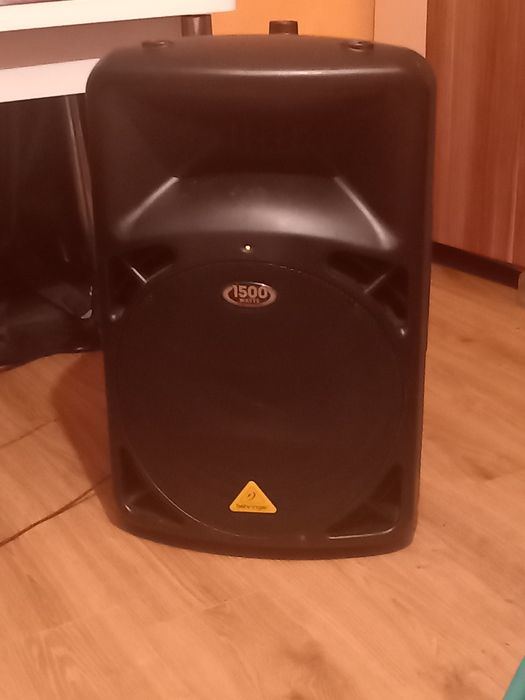 văd boxă behringer B615d este în stare bună