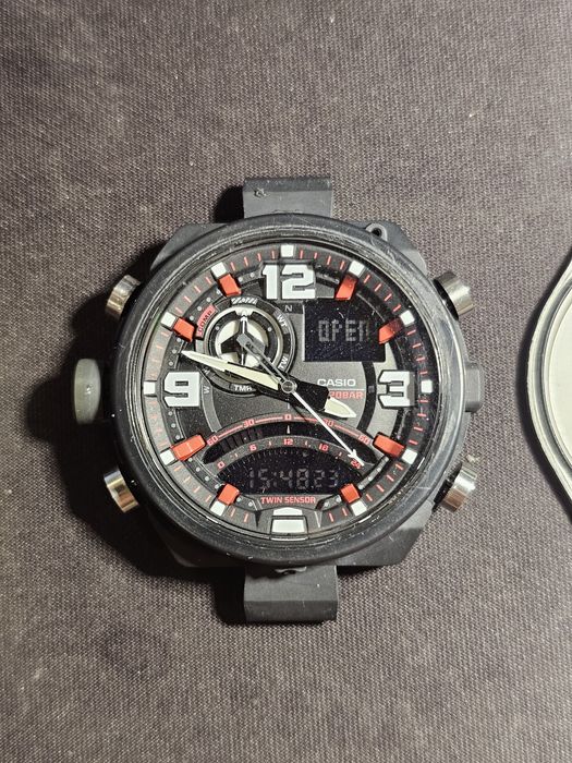 Casio G-Shock GA-1000 часы