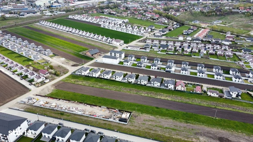 Teren 1.100 mp intravilan 2 deschideri, toate utilitățile, ideal casă