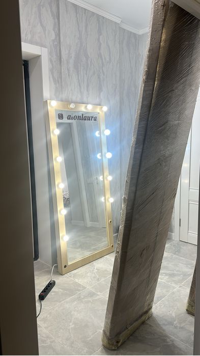 Продаю зеркало голивудское