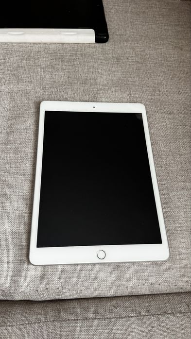Продавам Ipad 8th Gen