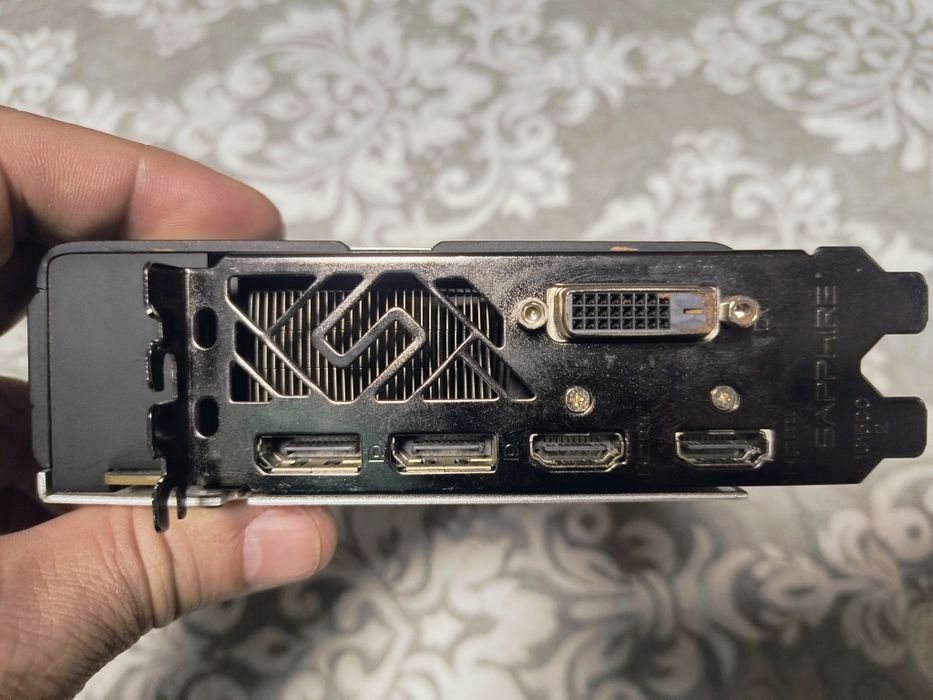 Vând placa video Saphire Nitro RX580 4GB RAM