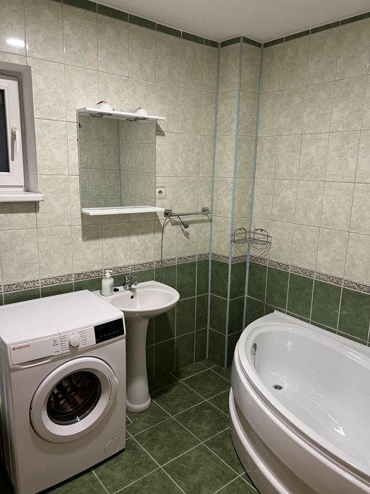 Inchiriez apartament o camera Floresti