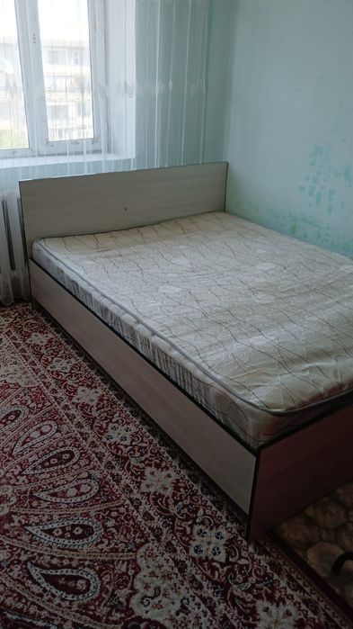 Кровать с матрасом