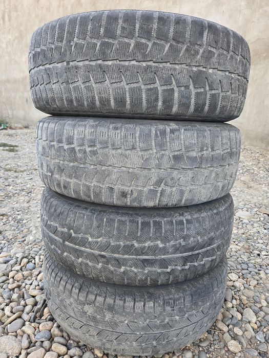 Зимние шины 235/65/R17