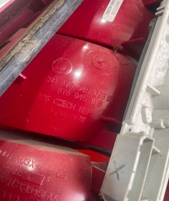 Lampa / Tripla stop stanga pe aripa 6Y6 945 11B Skoda Fabia 6Y (facel