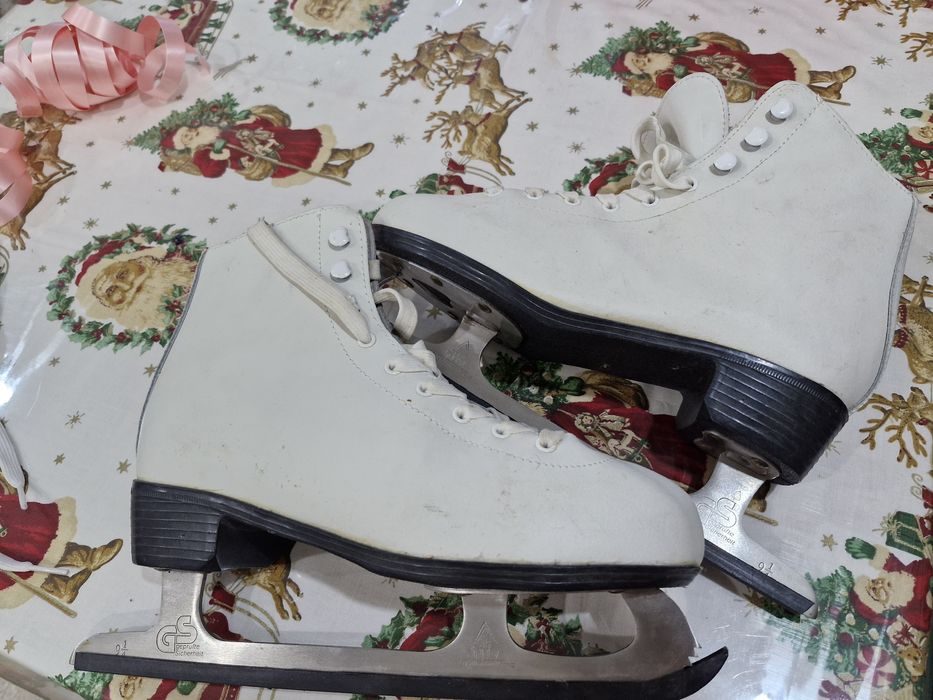 Коньки женские кожаные