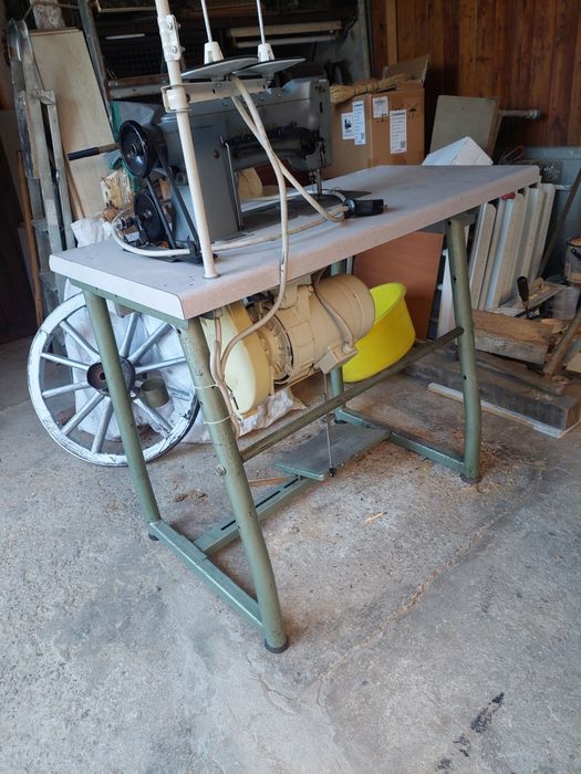 Професионална шивна машина SINGER