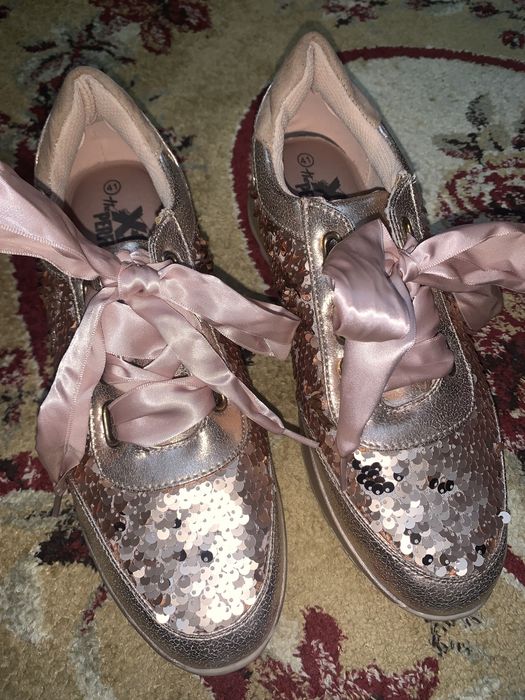 Кроссовки, обувь женская