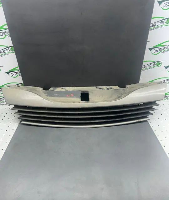 Grila radiator Renault Laguna 2001 1.9 DCi MT (107 hp)