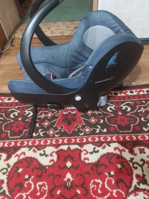 Автомобильное кресло