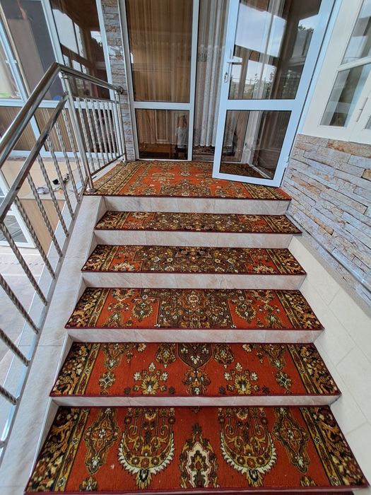 Gilam kesish va tikish